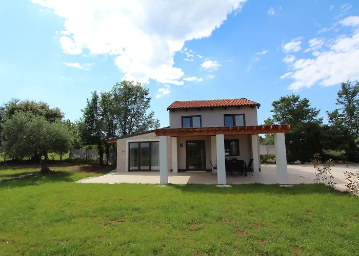 Holiday House Cuvi